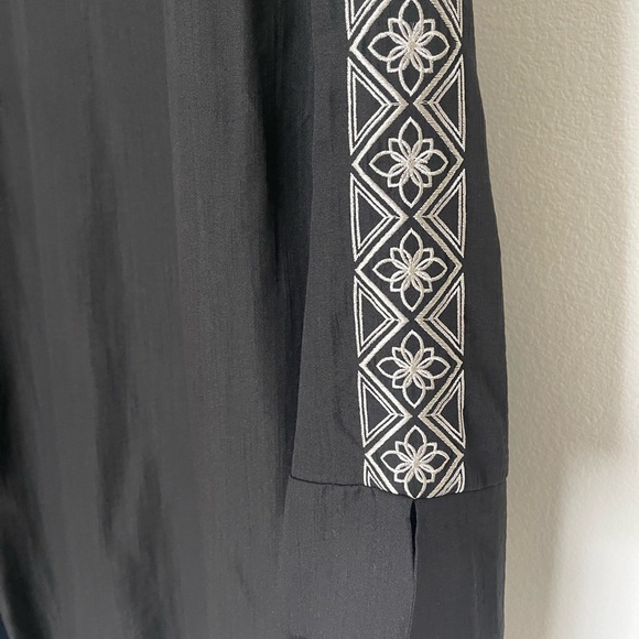 Embroidered Sleeve Abaya (Maxi Cardigan) - Picture 8 of 8